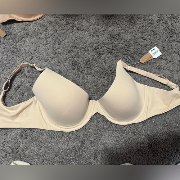 BNWT SKIMS Fits Everybody Tshirt Bra- 38DD (Sand) - Picture 4 of 5